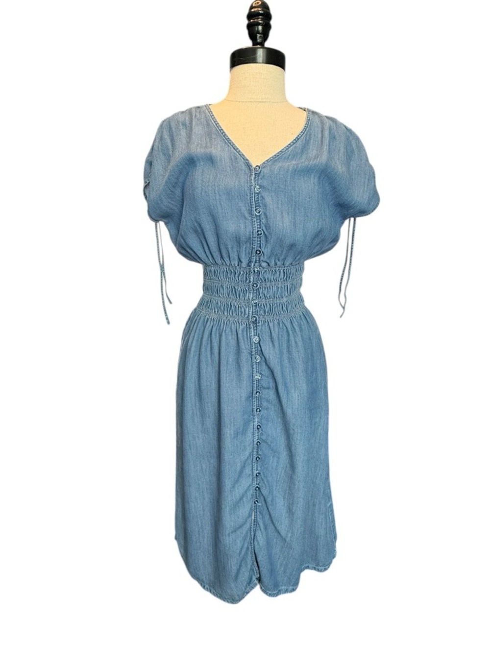 Levi’s Chambray Smocked Waist Midi Dress Button Front Tencel Cottagecore XS - Picture 2 of 9